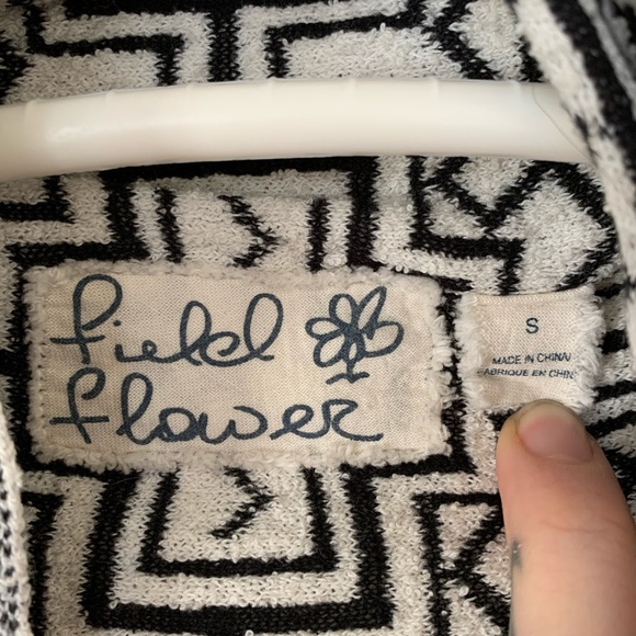 Geometric black and white cardigan - Picture 2 of 2